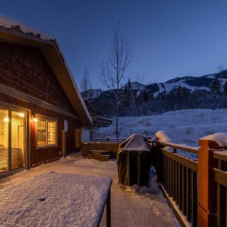 Lush Mountain Accommodations Golden Dış mekan fotoğraf