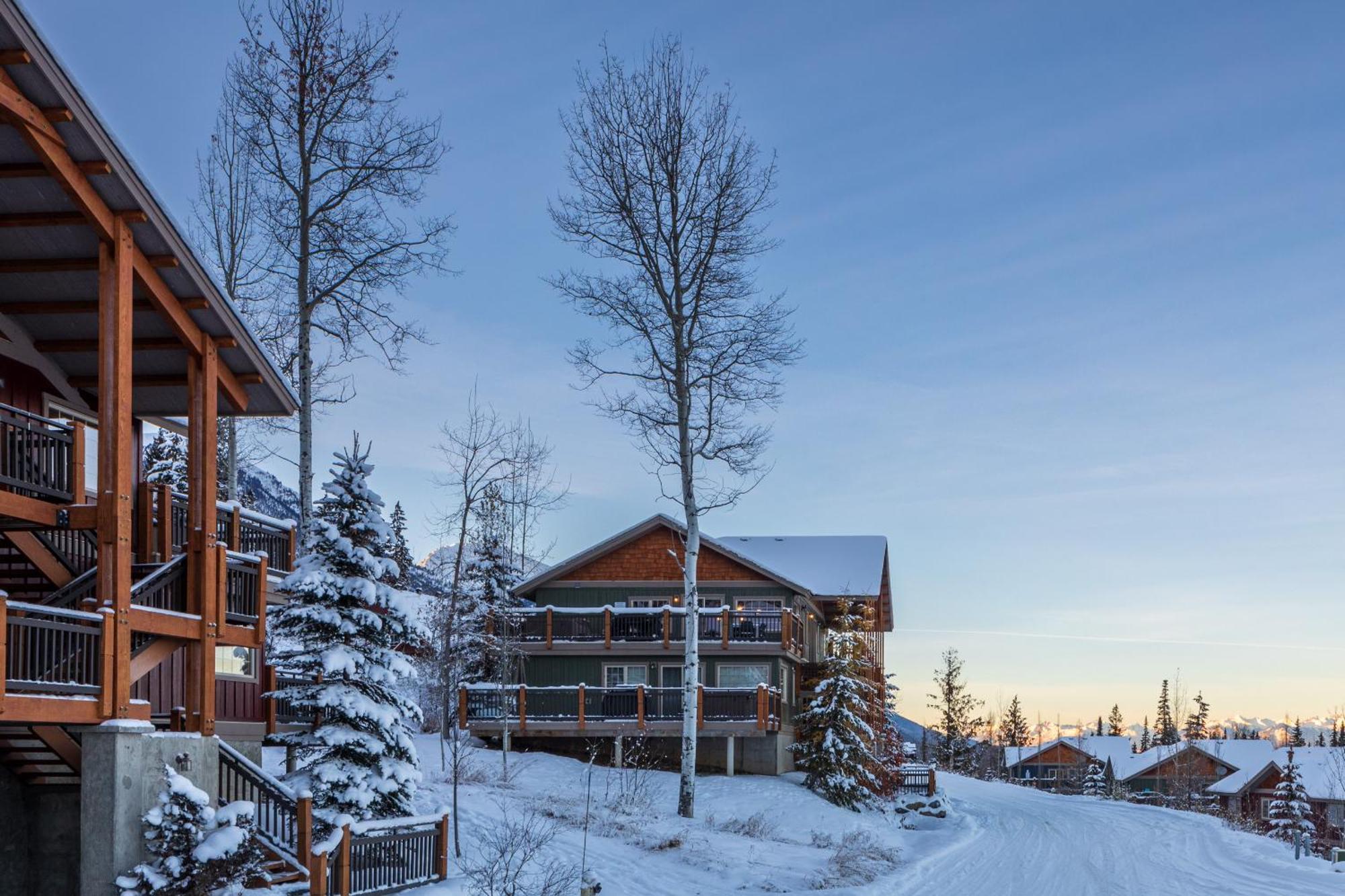 Lush Mountain Accommodations Golden Dış mekan fotoğraf