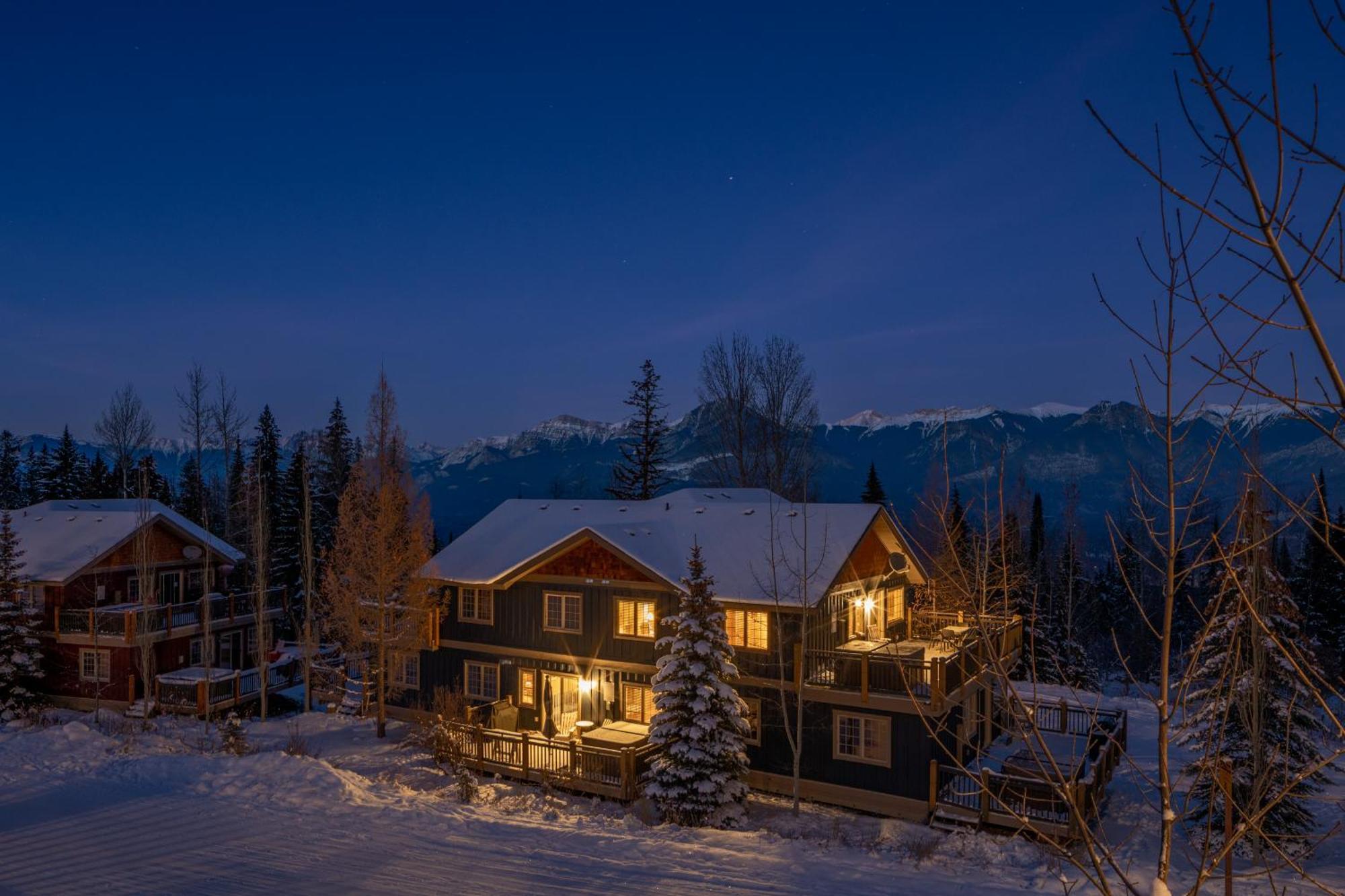 Lush Mountain Accommodations Golden Dış mekan fotoğraf