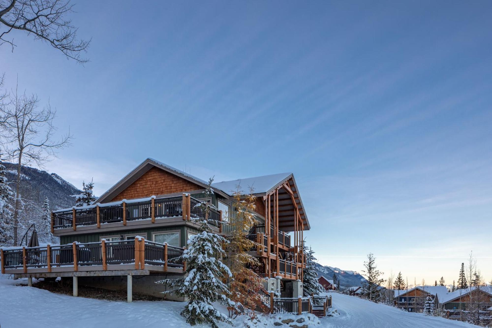 Lush Mountain Accommodations Golden Dış mekan fotoğraf