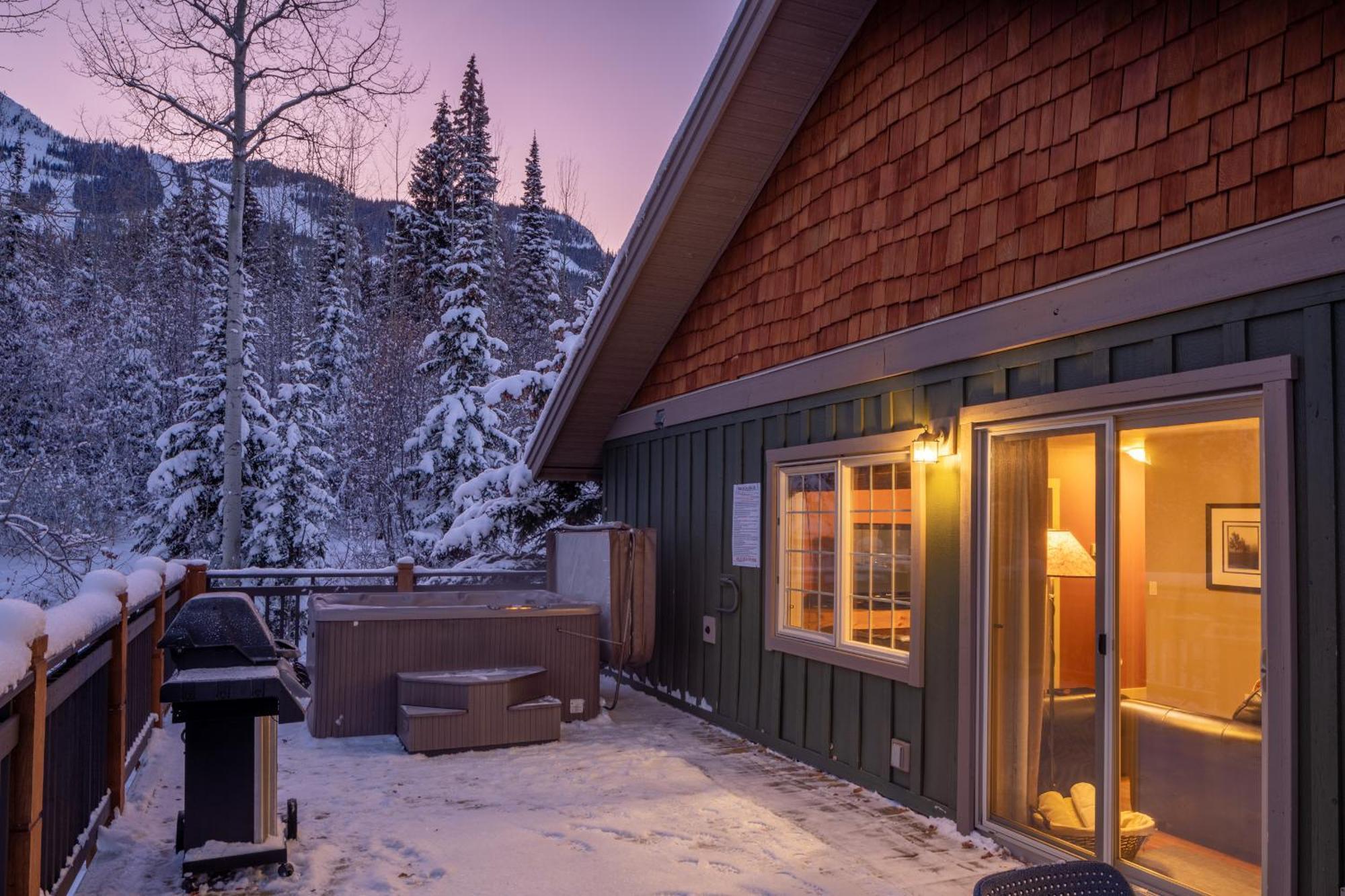 Lush Mountain Accommodations Golden Dış mekan fotoğraf